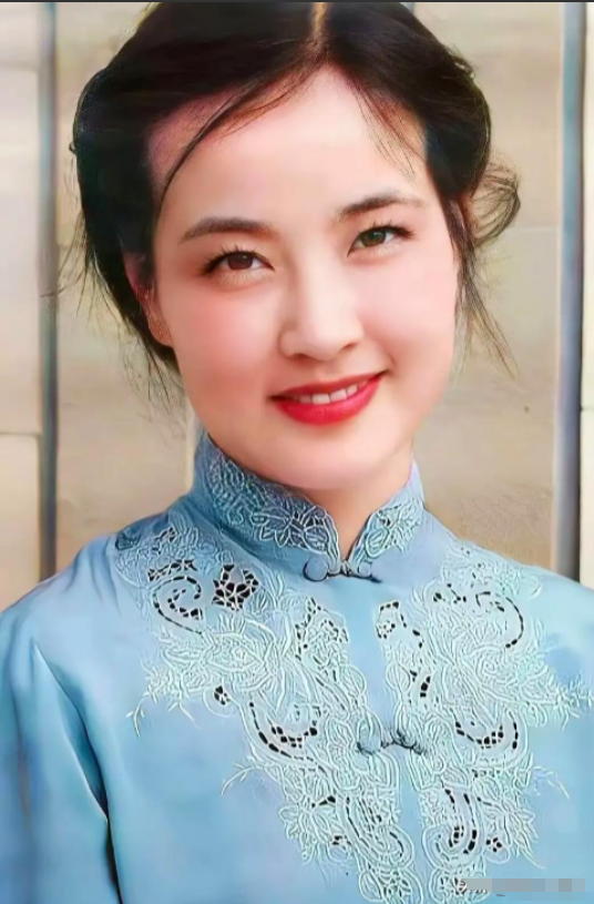 吃刘晓庆炸裂新瓜，才明白“体面”的可贵，大S汪小菲该醒醒了