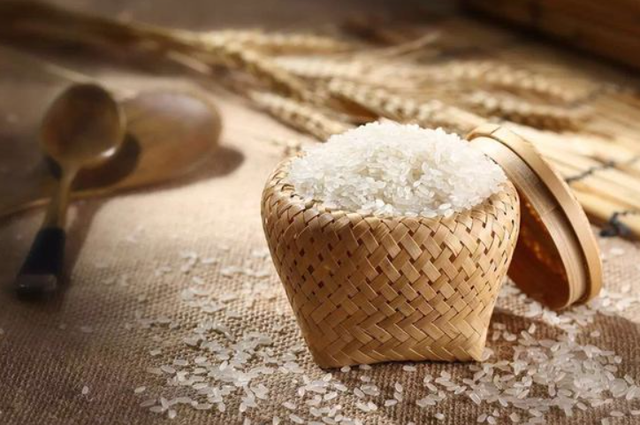 中医：一杯大米泡水下肚，健脾祛湿，通便还减肥！