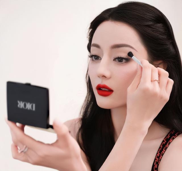 看了迪丽热巴现状，才知为何《花少》聚会独缺了她，原因令人无奈