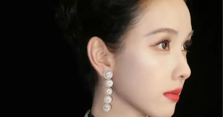 陈都灵，好漂亮的一颗头。