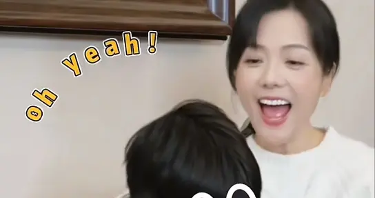 杨乐乐晒11岁儿子正脸！曝光一家四口全家福，沐沐和妹妹睡上下铺