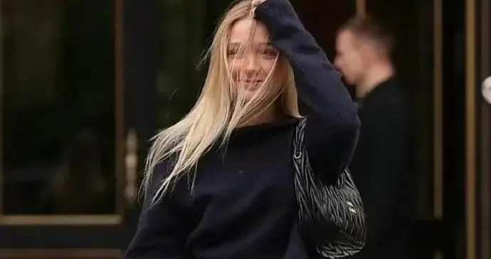 贝克汉姆的女儿小七都长这么大了，标准的甜妞美人胚子。 ???