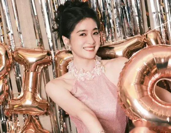 张雪迎官宣加盟壹心娱乐，对方给出的见面礼太诱人了吧！