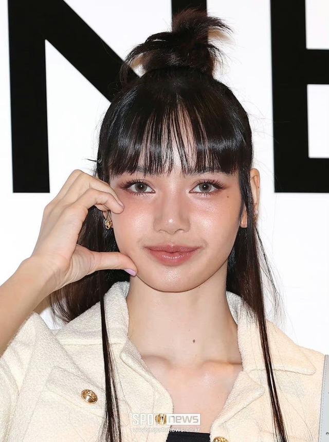 lisa 生图下的Lisa，和想象中差距太大，治好了我的“容貌焦虑”！