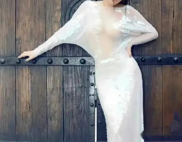 早期的张馨予果然真是“大号的水蜜桃”，她的这些造型谁都顶不住