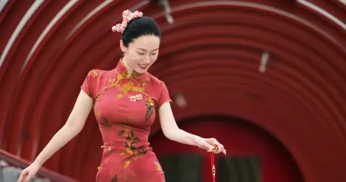 退圈12年，被嘲身材发福，霍思燕却闷声干大事，带狗夺得世界冠军