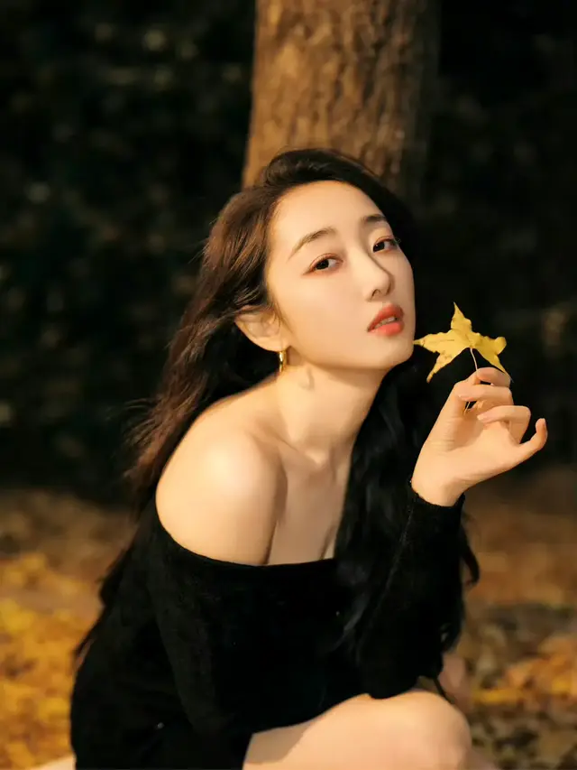 蒋梦婕的眼神也是很魅惑[awsl] ???