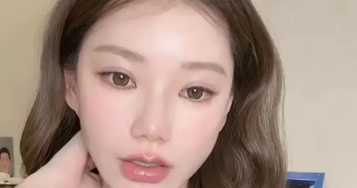 筱梅昨晚直播说透在台北生娃原因，情人节小菲回台，年后就生！