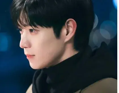 他是韩剧当下最热男神，不但精通汉语，还曾成功考入过复旦大学。