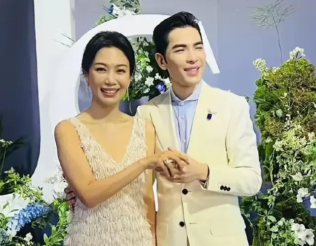 51岁才嫁给萧敬腾的林有慧算不上绝世美女，胜在知性优雅高贵大气