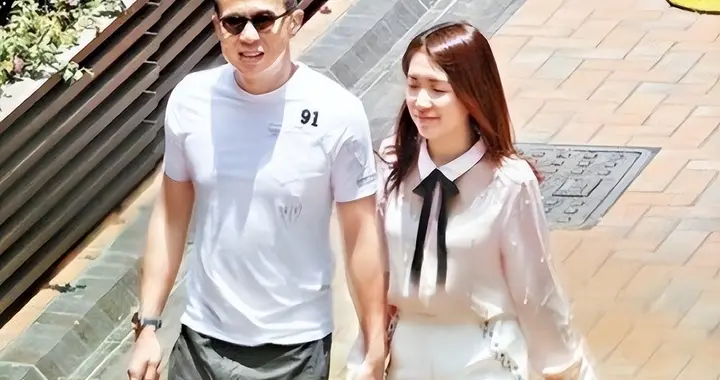 李泽楷前女友郭嘉文：恋爱5年分手拿豪宅，如今亏本2840万卖掉了