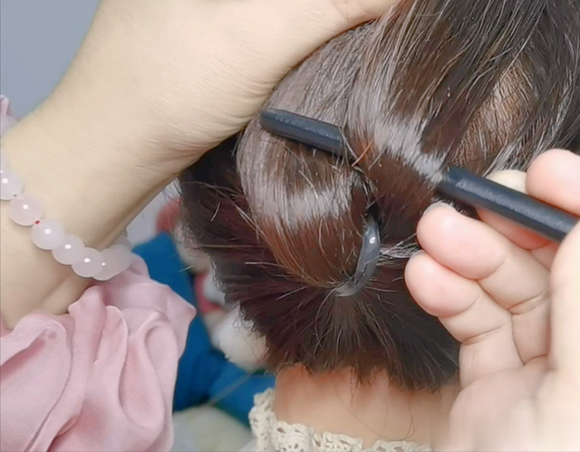 2款短发发簪盘发方法，发型简单又实用，后脑勺饱满好看