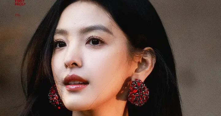 章若楠红装出席