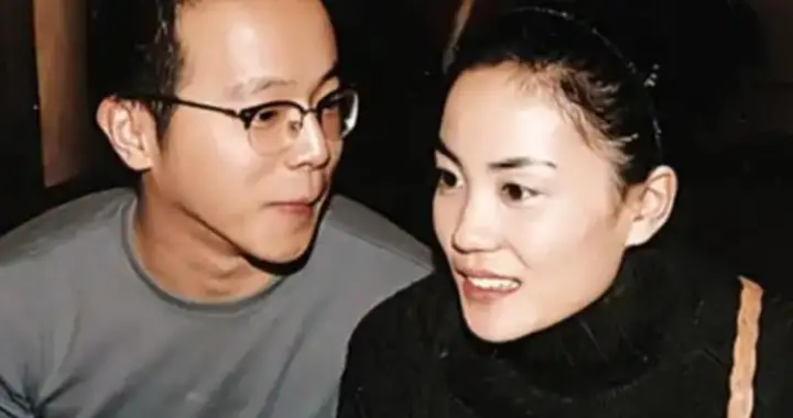 56岁窦唯现状：已定居阿那亚多年，骑电动车，买菜砍价，生活惬意