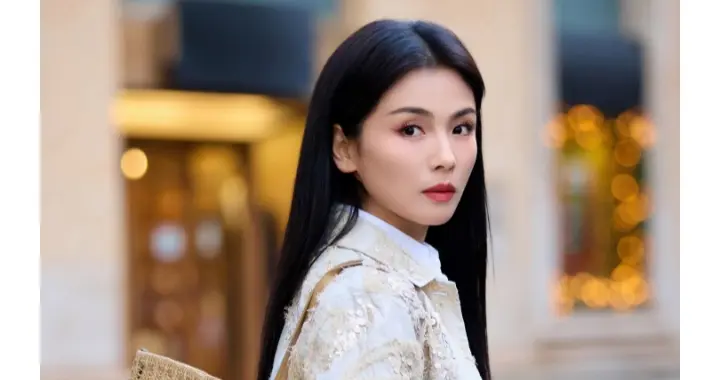 刘涛分享最新美照，简约穿搭美得好耀眼