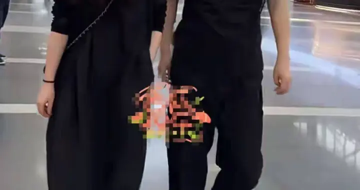 蒋勤勤黑脸疾走机场，陈建斌眼裹纱布跟在身后像犯错小孩