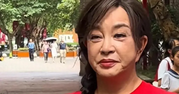 刘晓庆担心的事发生了！意外摔倒、分不清人，75岁不服老不行了？