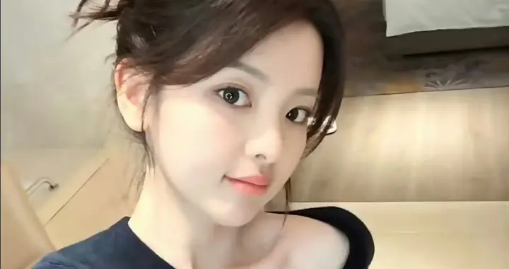 杨超越｜可以玩“我的身材很曼妙”这个梗，脸和身材都是顶级漂亮