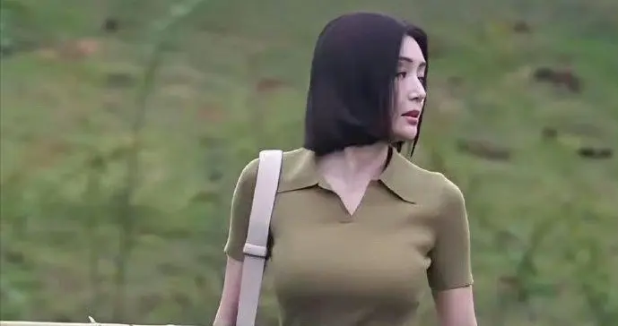 秦岚 算不算微胖的天花板？这丰满度直接拉满。