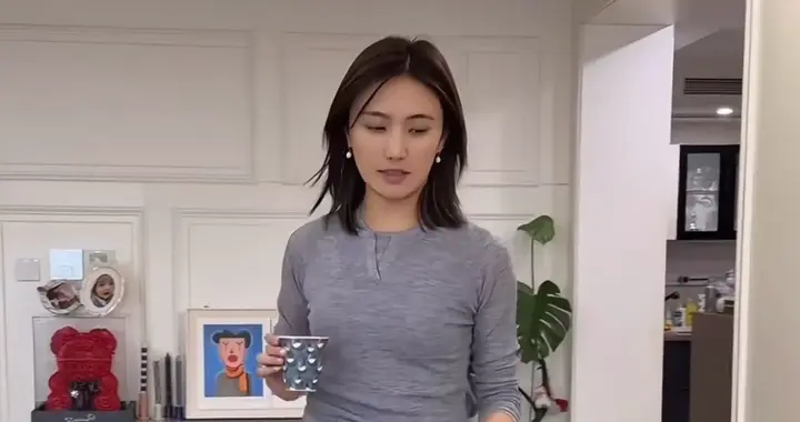 海哈金喜带娃日常曝光，北京家中处处是李亚鹏影子，李嫣的画亮了