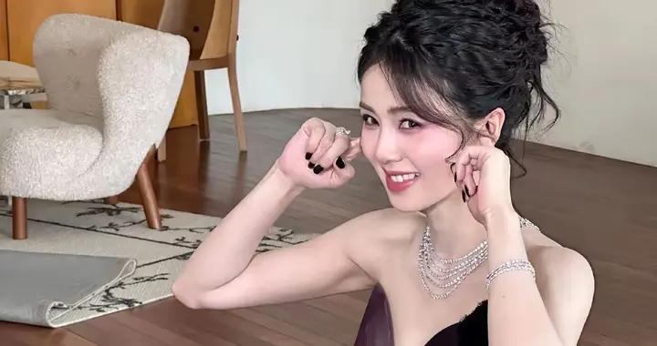 白鹿，这是谁家的鹿这么白啊