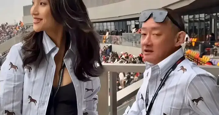 汪雨再一次证明，娶妻要娶年轻的，即使你老了，她还美得心旷神怡