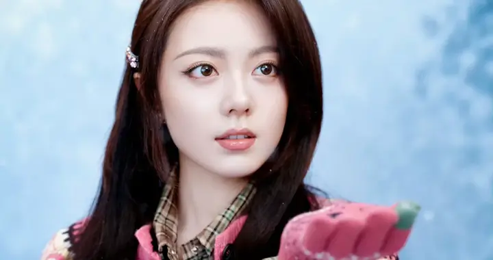 赵今麦格子短裙少女感十足