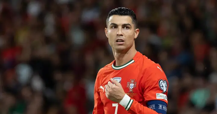 40岁C罗陪同特朗普在白宫散步视频引热议，球迷：真的有排面