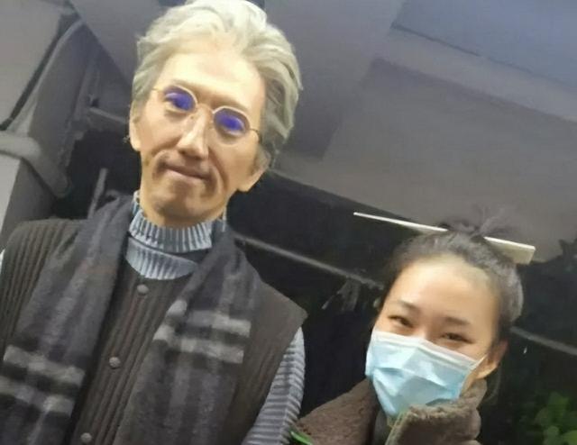 太吓人了！这些明星突然就老的不成样子了，网友：岁月真没饶过谁