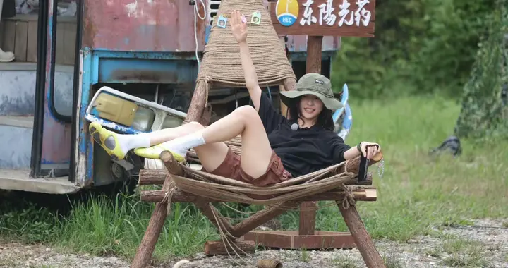 新生代小花胡连馨这大长腿又白又直胡连馨