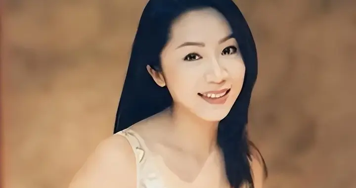 她苦熬7年逼走原配，嫁入豪门仅3年，却浑身长瘤死在富豪丈夫怀中