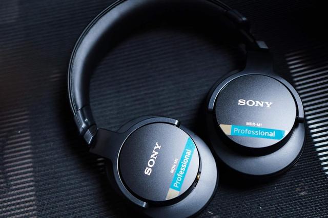 「撩HiFi」数码博主如何使用索尼专业监听耳机MDR-M1剪辑视频？