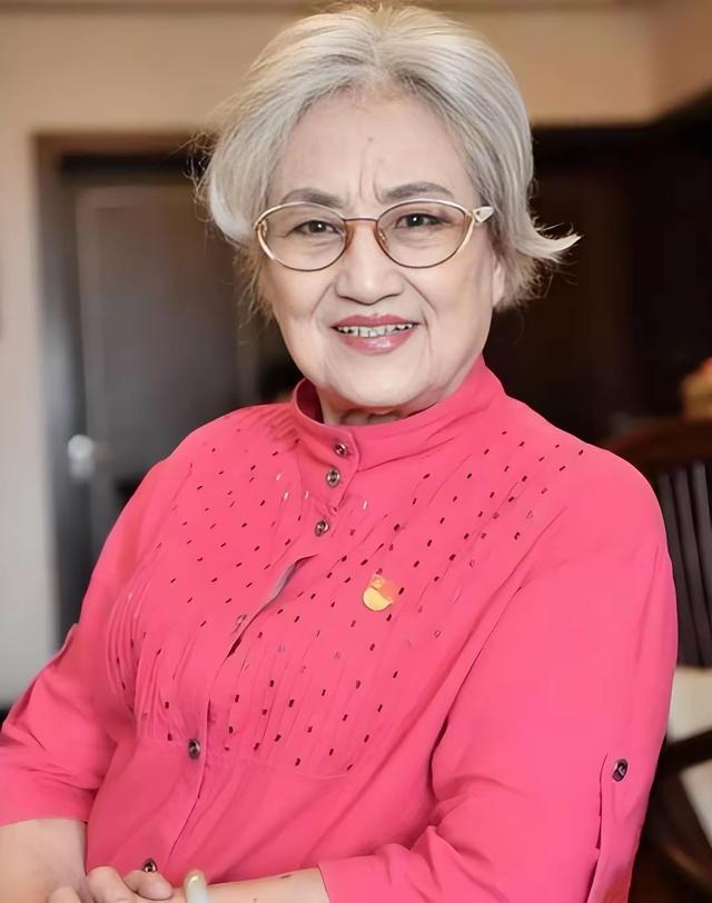 王文娟：女儿长相惊艳，却并未想去圈内发展，真实原因逐渐曝光