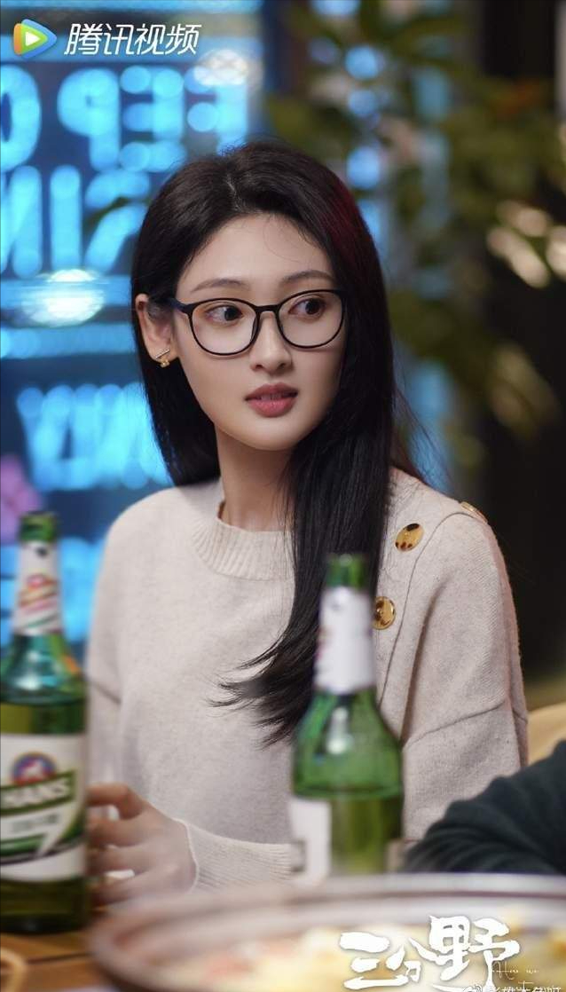 三分野|《三分野》刘玮婷好反差！荧幕上是乖乖女，私下原来是纯欲风