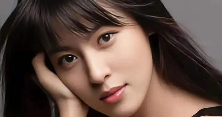 美女周放：美若晨曦，清纯之韵绽光芒！