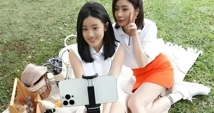 贾静雯：离开前夫后，再婚嫁弟弟朋友，生了3个女儿