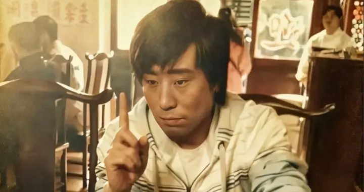 于和伟王宝强挤小酒馆酣饮走红：昔日皆苦熬今成影帝仍贪恋烟火暖