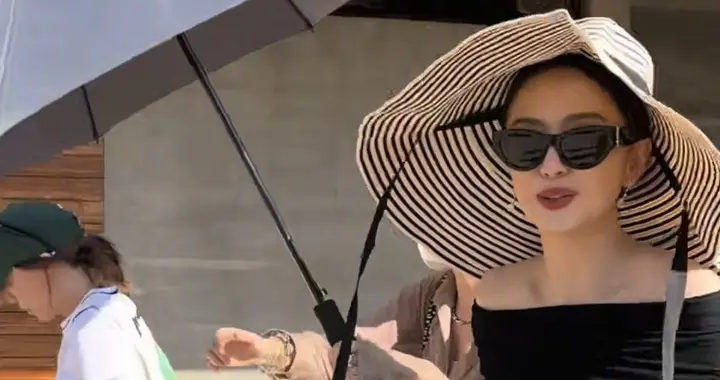 佟丽娅阿那亚被偶遇，真的好瘦好漂亮呀，网友：这么瘦也有双下巴