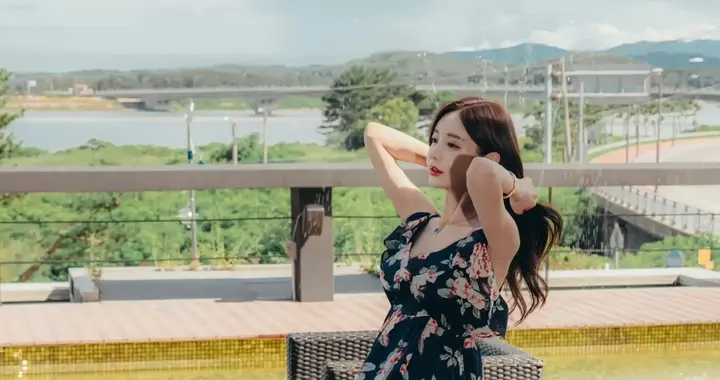 孙允珠连衣裙造型惊艳出镜