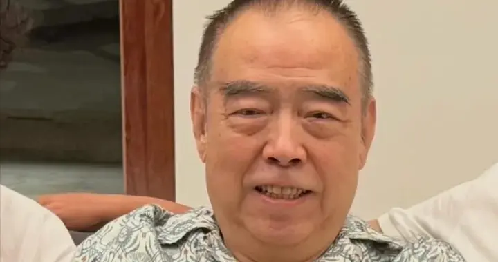 74岁陈凯歌在三亚豪宅过年，穿5万元皮鞋戴金表，脸上已有老年斑