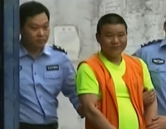 2012年，二婚女要退婚，12万彩礼却一分不退，气得老实男将其灭门