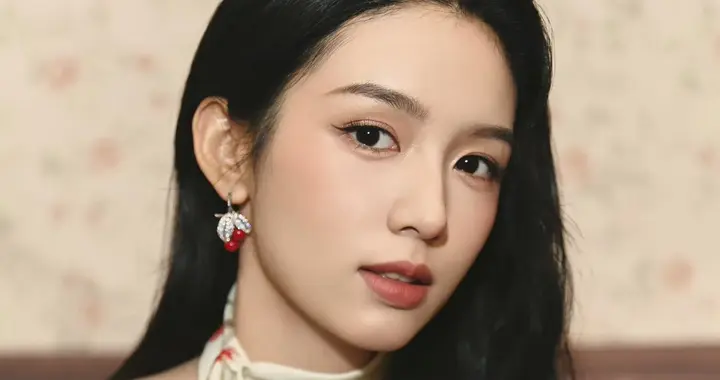 周也吊带裙写真