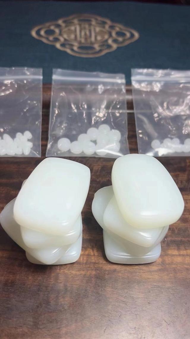 这山料的颜色白糯润性极佳，美死人不偿命
