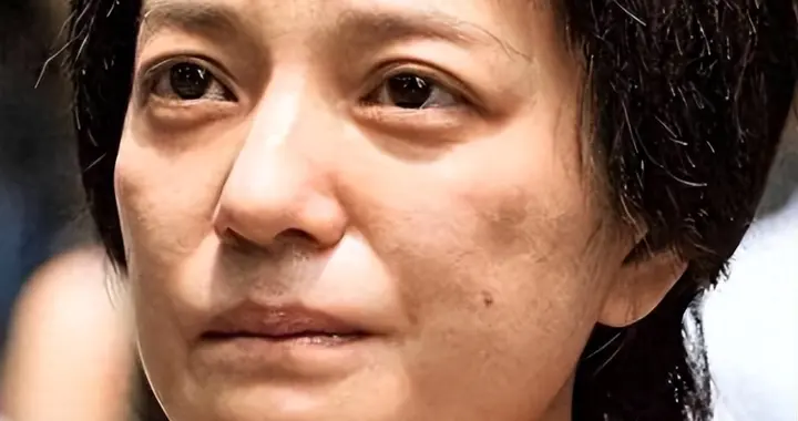 封杀5年，50岁赵薇家没了 名毁了，噩耗又袭来，有一点仍让人膈应