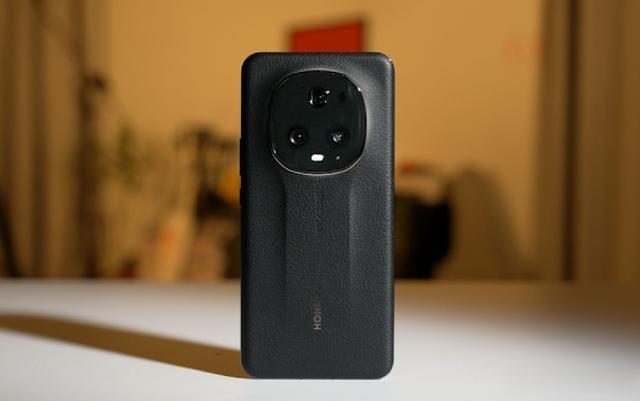 荣耀彻底急眼，16GB+512GB突降3741元，商务高端机加速退场