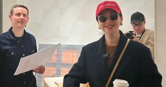 朱珠看房笑容满面！花千万买豪宅新家布置好有品，一家三口很满意