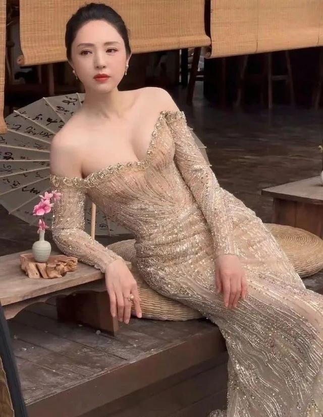 董璇惊艳写真！气场与美貌齐飞，她老公咋舍得？