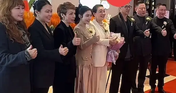 汪小菲张兰风波后首同框，现身邯郸麻六记开业仪式，汪小菲服软了