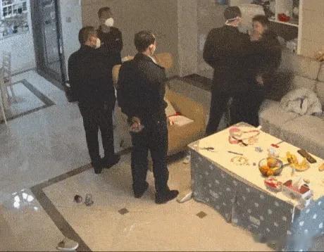 廖勇强行入室行凶，知法犯法不可停职了事
