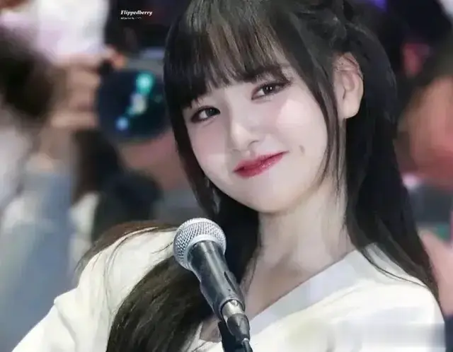 韩国女星金志垣，韩媒称之为“被天使吻过的五官”。